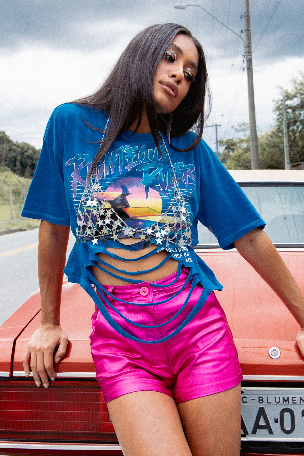 T-SHIRT VINTAGE AZUL COM CORTES A LASER RULER