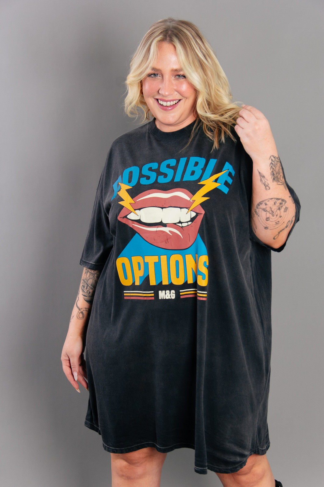 VESTIDO AMPLO COM PREGA COSTAS PRETO MARMORIZADO POSSIBLE VESTIDO AMPLO COM PREGA COSTAS PRETO MARMORIZADO POSSIBLE