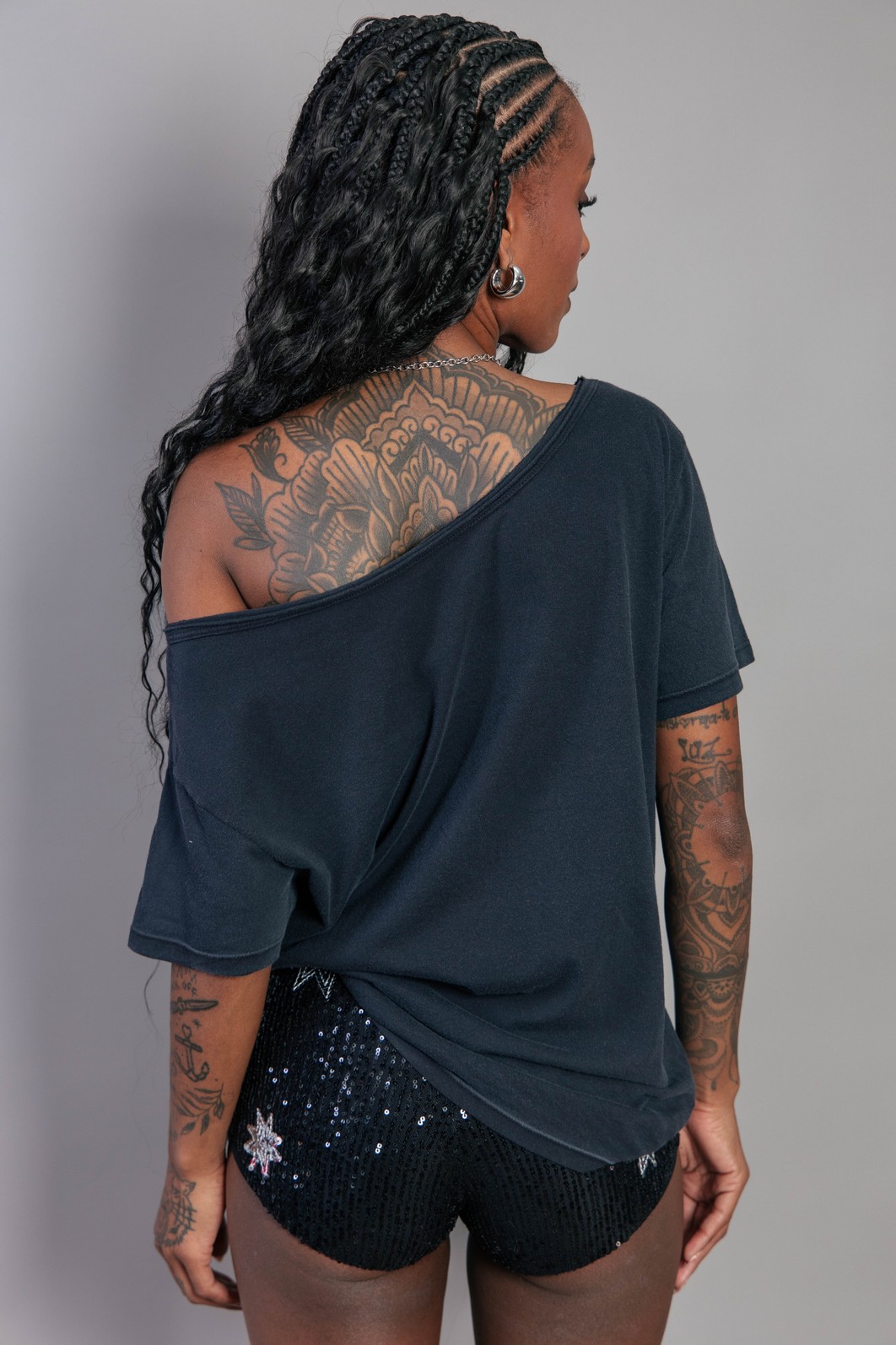 CAMISETA T-SHIRT OFF THE SHOULDER CHUMBO TONGUES CAMISETA T-SHIRT OFF THE SHOULDER CHUMBO TONGUES