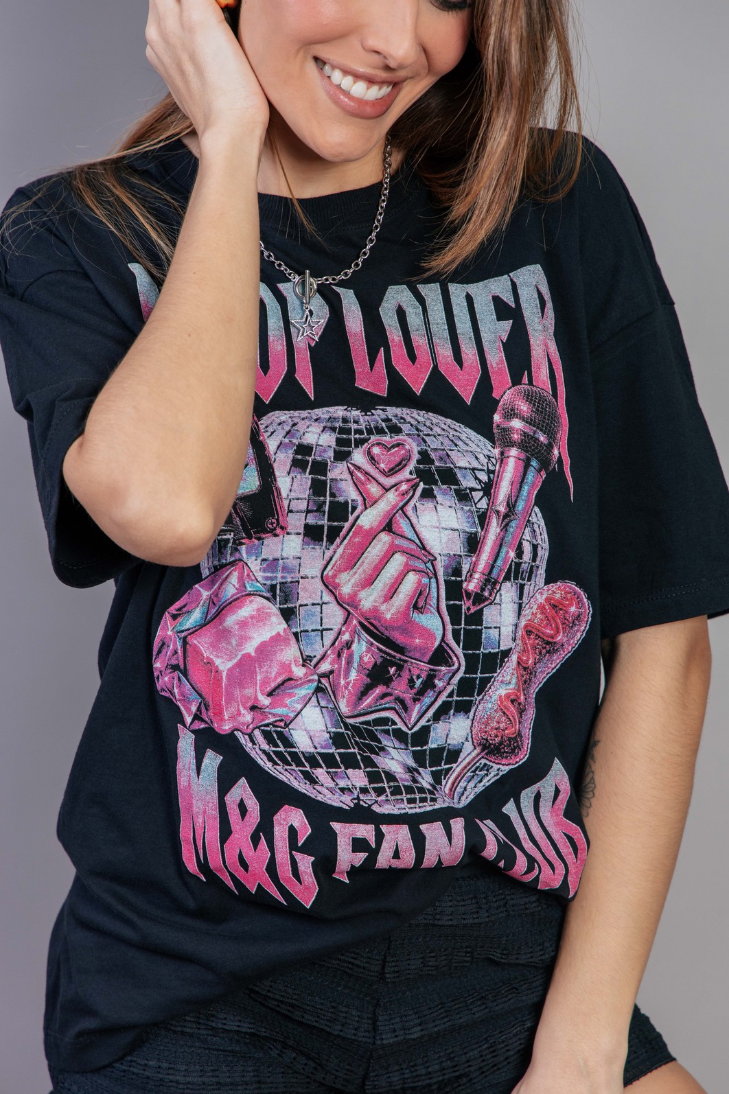 CAMISETA T-SHIRT VINTAGE PRETA K-POP POWER CAMISETA T-SHIRT VINTAGE PRETA K-POP POWER