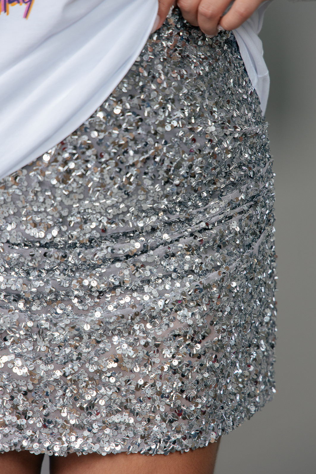 SHORT SAIA COM FRANZIDO DE PAETÊ PRATA