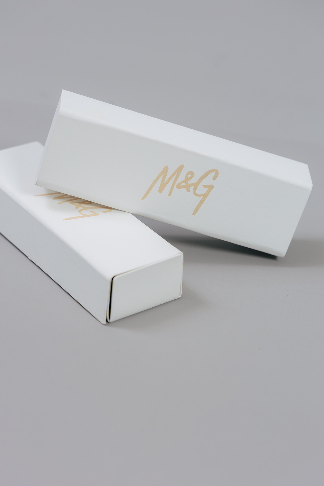 ÓCULOS QUADRADO DOURADO HASTE MARMORIZADA