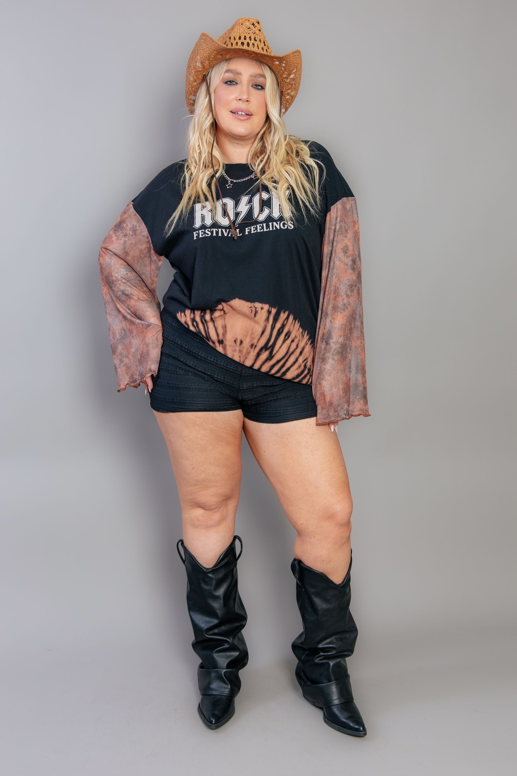 BLUSA PRETA COM MANGAS AMPLAS EM TULE ROCK BLUSA PRETA COM MANGAS AMPLAS EM TULE ROCK