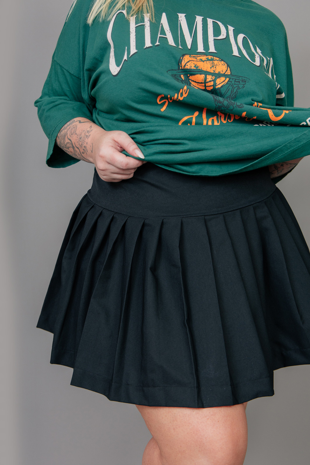 SHORT SAIA PRETO COM PREGAS SHORT SAIA PRETO COM PREGAS