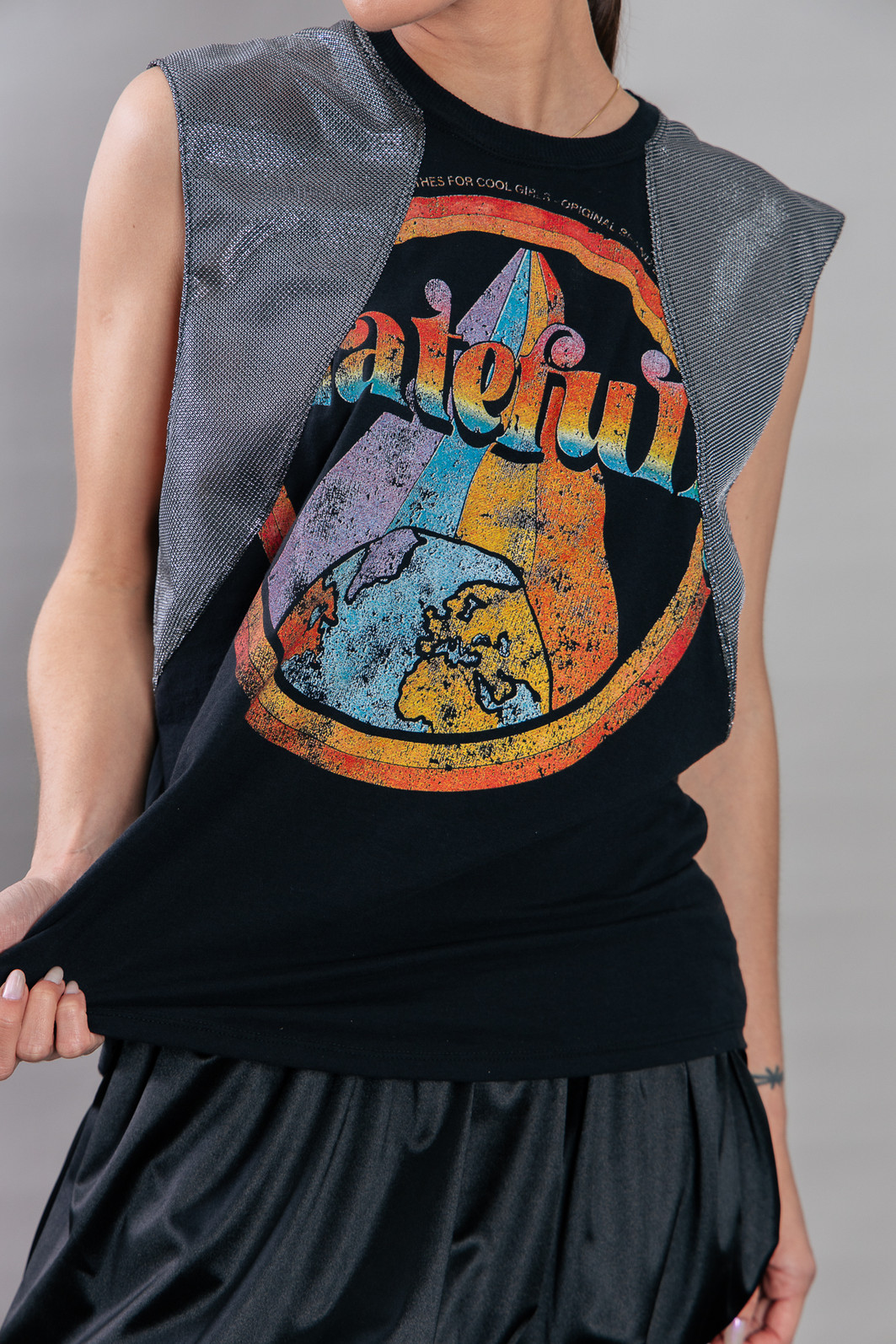 REGATA MACHÃO COM RECORTE OMBROS PRATA GRATEFULLY REGATA MACHÃO COM RECORTE OMBROS PRATA GRATEFULLY