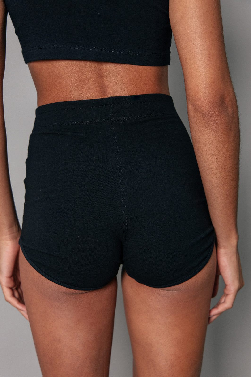 SHORT HOT PANT DE COTTON PRETO COM ESTAMPA ROCKIES