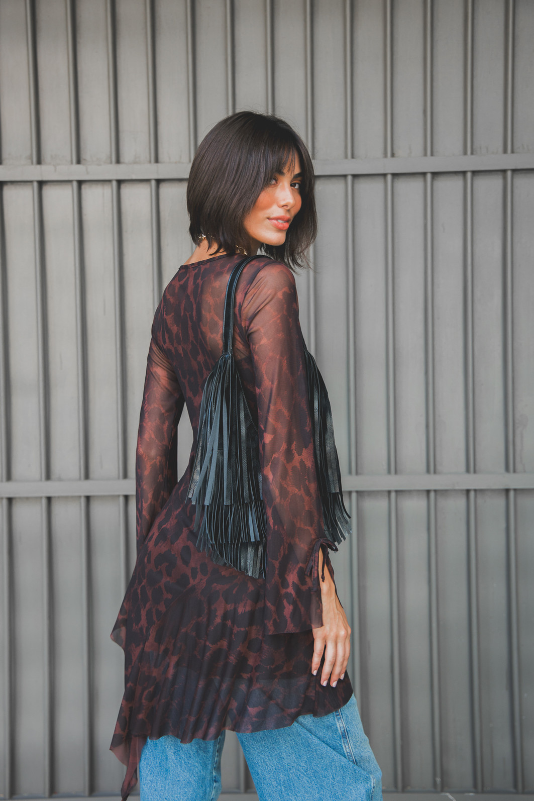 VESTIDO MANGA LONGA DE TULE ONCINHA VESTIDO MANGA LONGA DE TULE ONCINHA