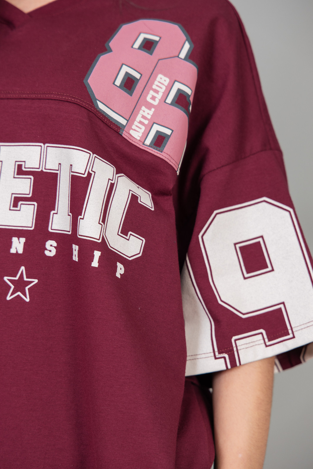 CAMISETA T-SHIRT OVERSIZED BORDÔ DECOTE V ATHLETIC