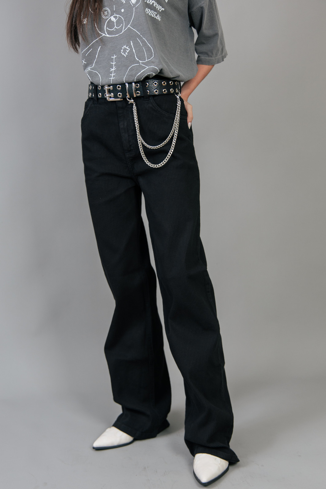 CINTO PRETO DE ILHOSES COM CORRENTE DUPLA PRATA