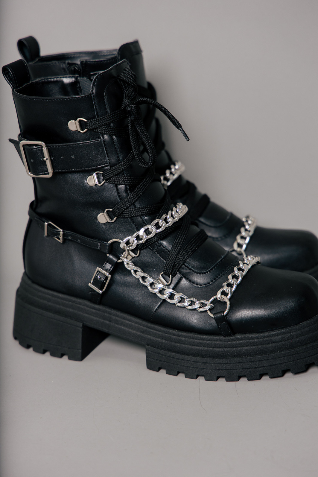 COTURNO COM FIVELAS E CORRENTES