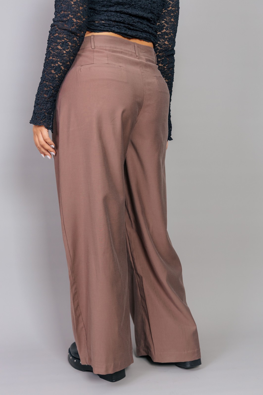CALÇA ALFAIATARIA CINTURA BAIXA MARROM CALÇA ALFAIATARIA CINTURA BAIXA MARROM