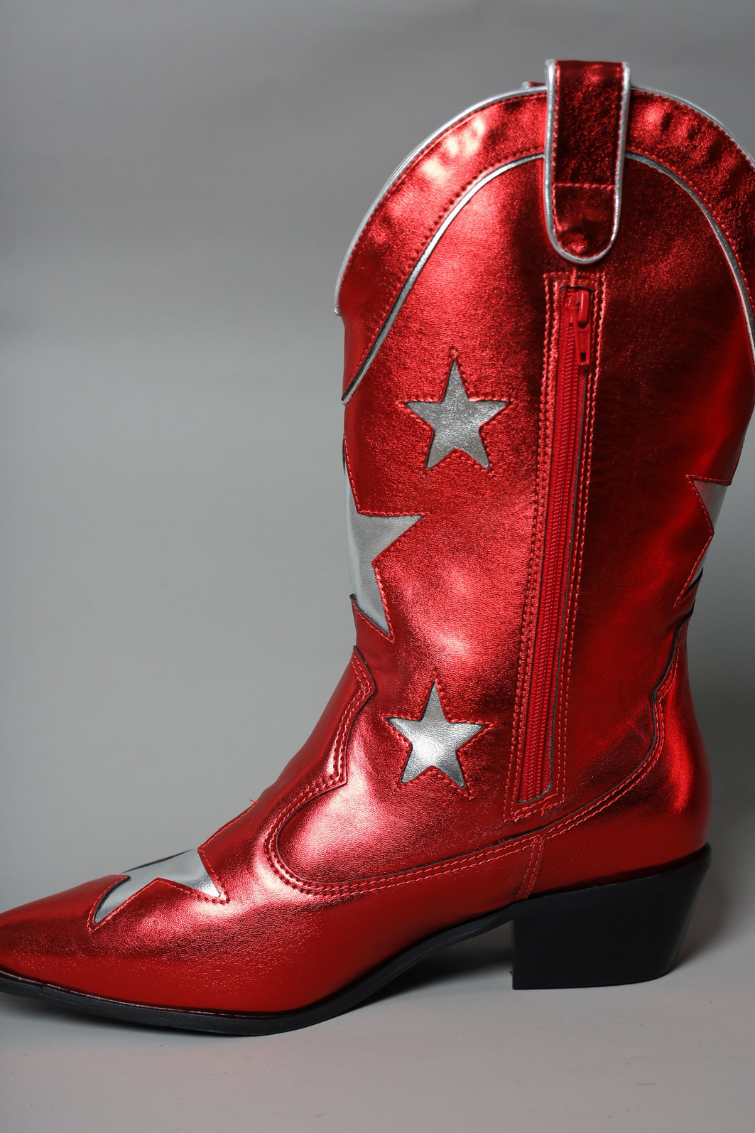 BOTA WESTERN METALIZADA VERMELHA COM ESTRELAS PRATA BOTA WESTERN METALIZADA VERMELHA COM ESTRELAS PRATA