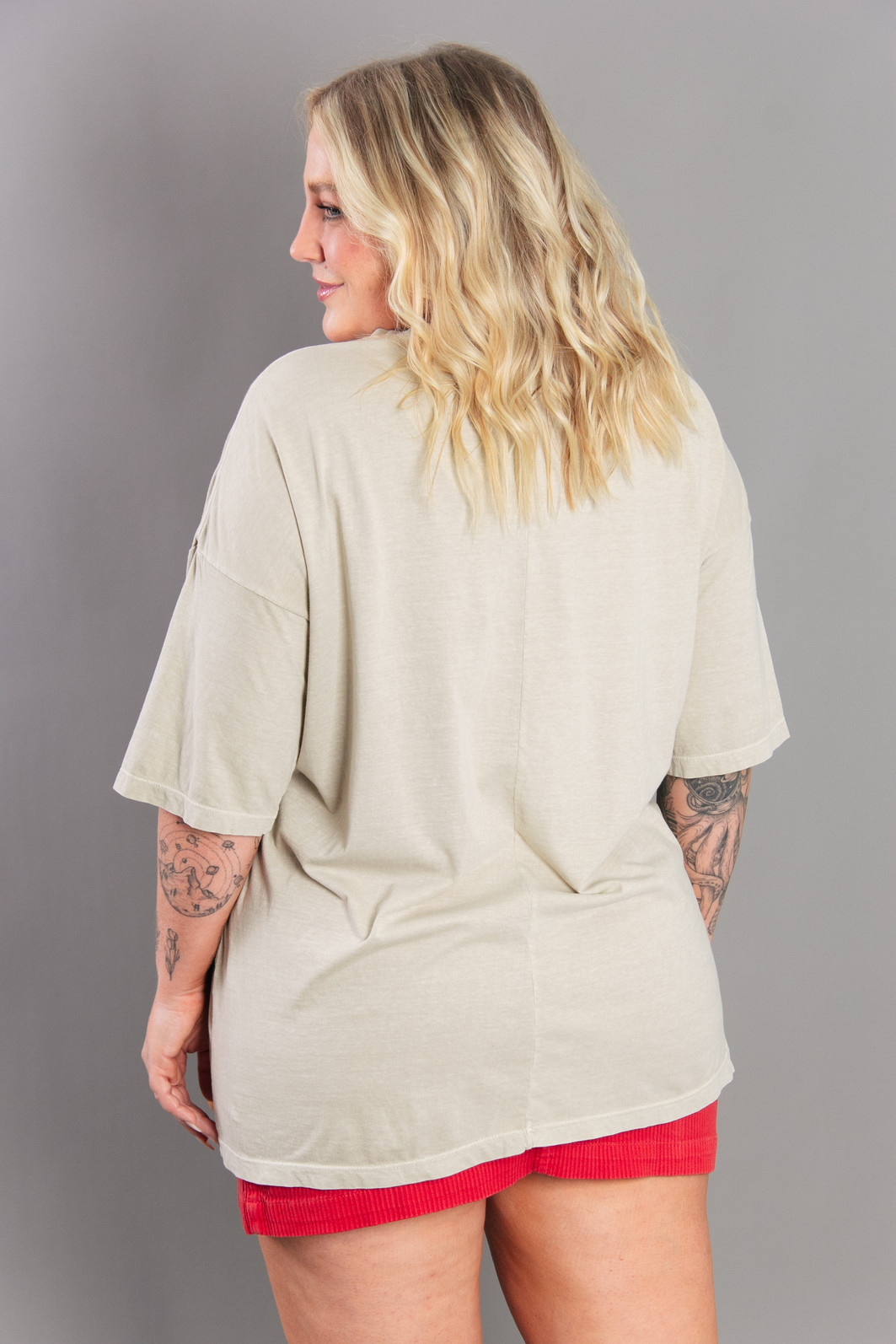 CAMISETA T-SHIRT OVERSIZED BEGE EAT GLITTER AND SHINE