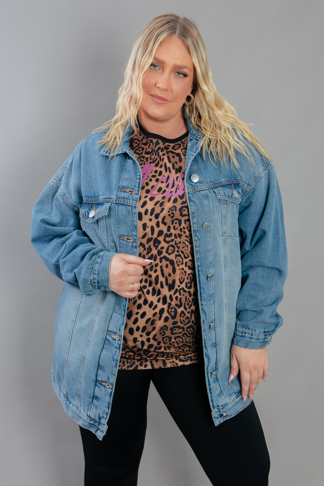 JAQUETA JEANS VINTAGE OVERSIZED COM BOTÕES JAQUETA JEANS VINTAGE OVERSIZED COM BOTÕES