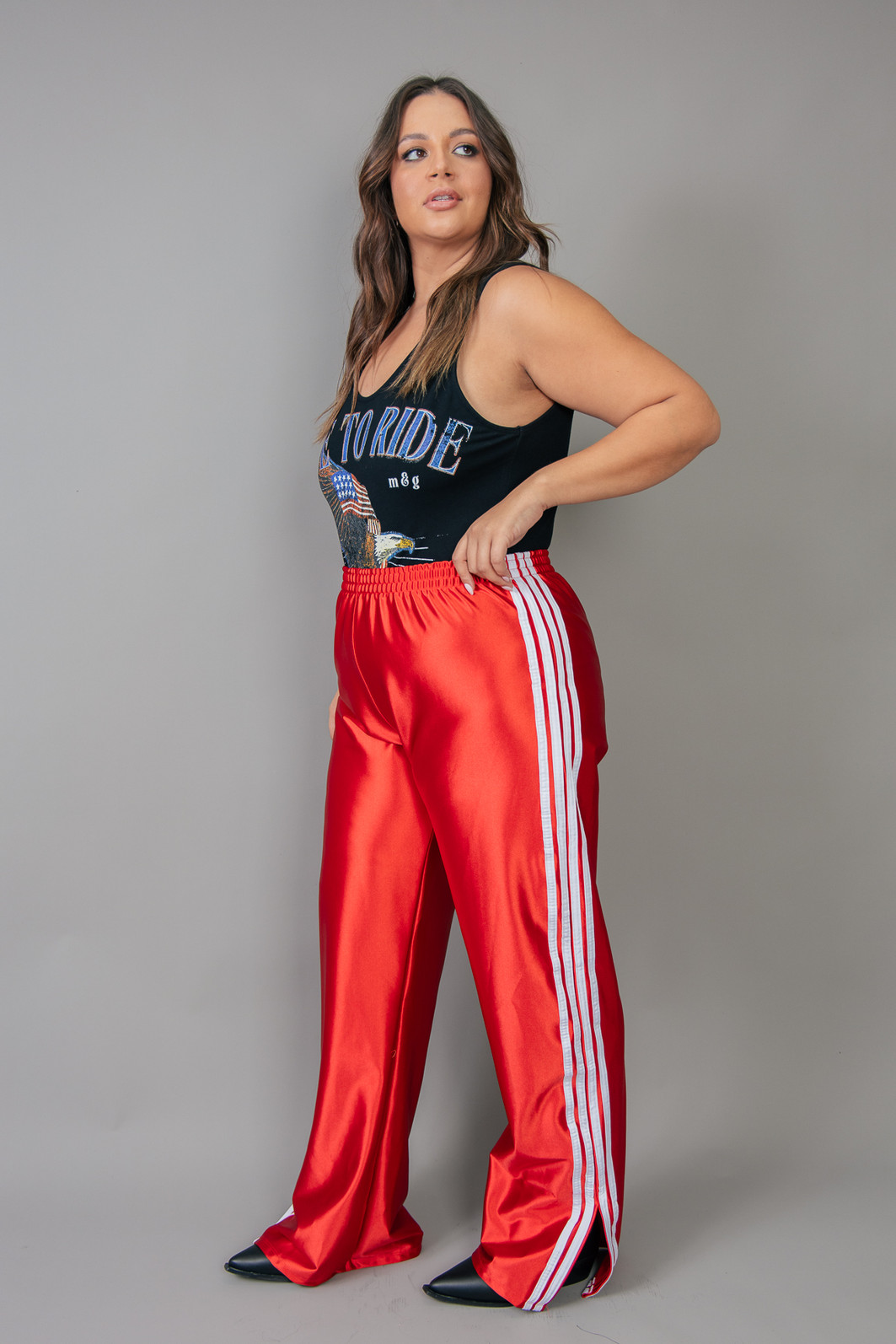 CALÇA SPORT VERMELHA COM LISTRAS CALÇA SPORT VERMELHA COM LISTRAS