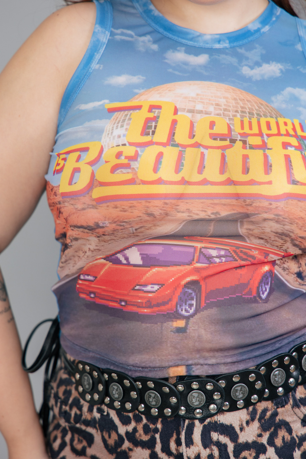 BLUSA REGATA DE TULE ESTAMPADA THE WORLD