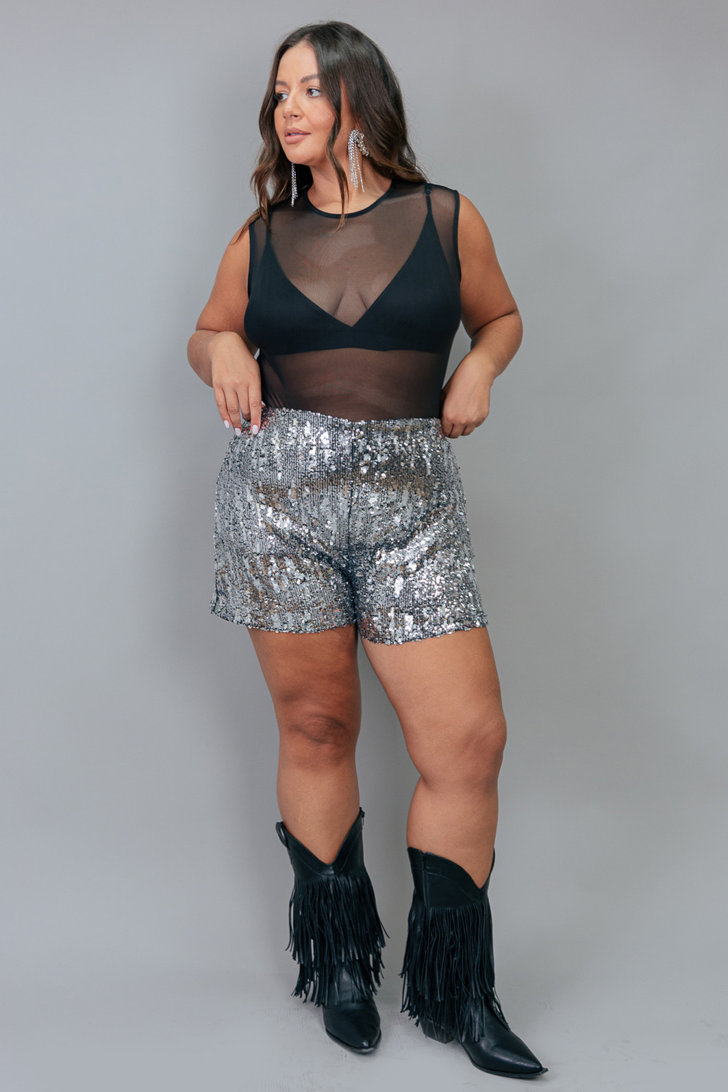 SHORT SOLTINHO DE PAETÊ IRREGULAR PRATA