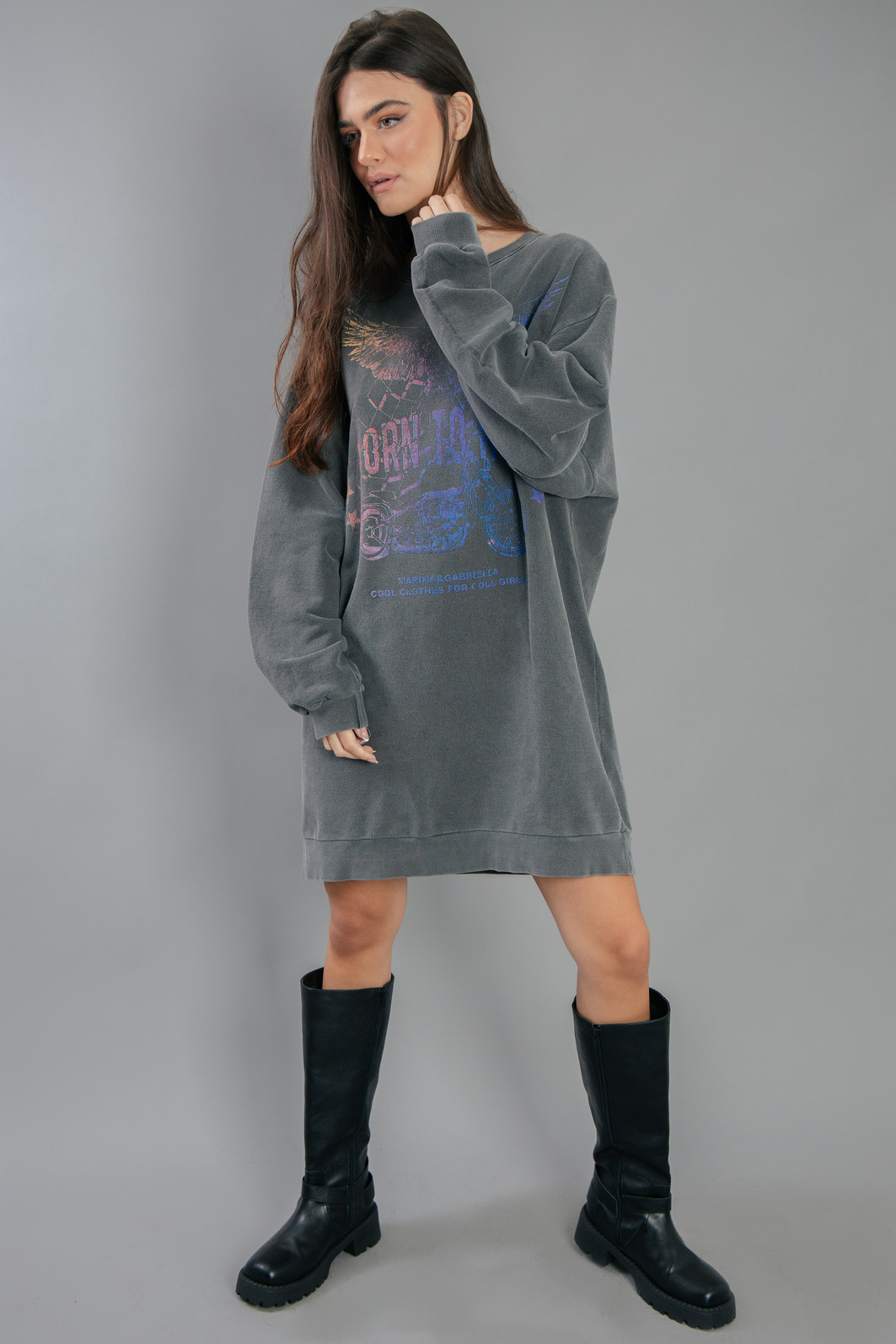 VESTIDO DE MOLETOM CHUMBO BORN TO RIDE VESTIDO DE MOLETOM CHUMBO BORN TO RIDE