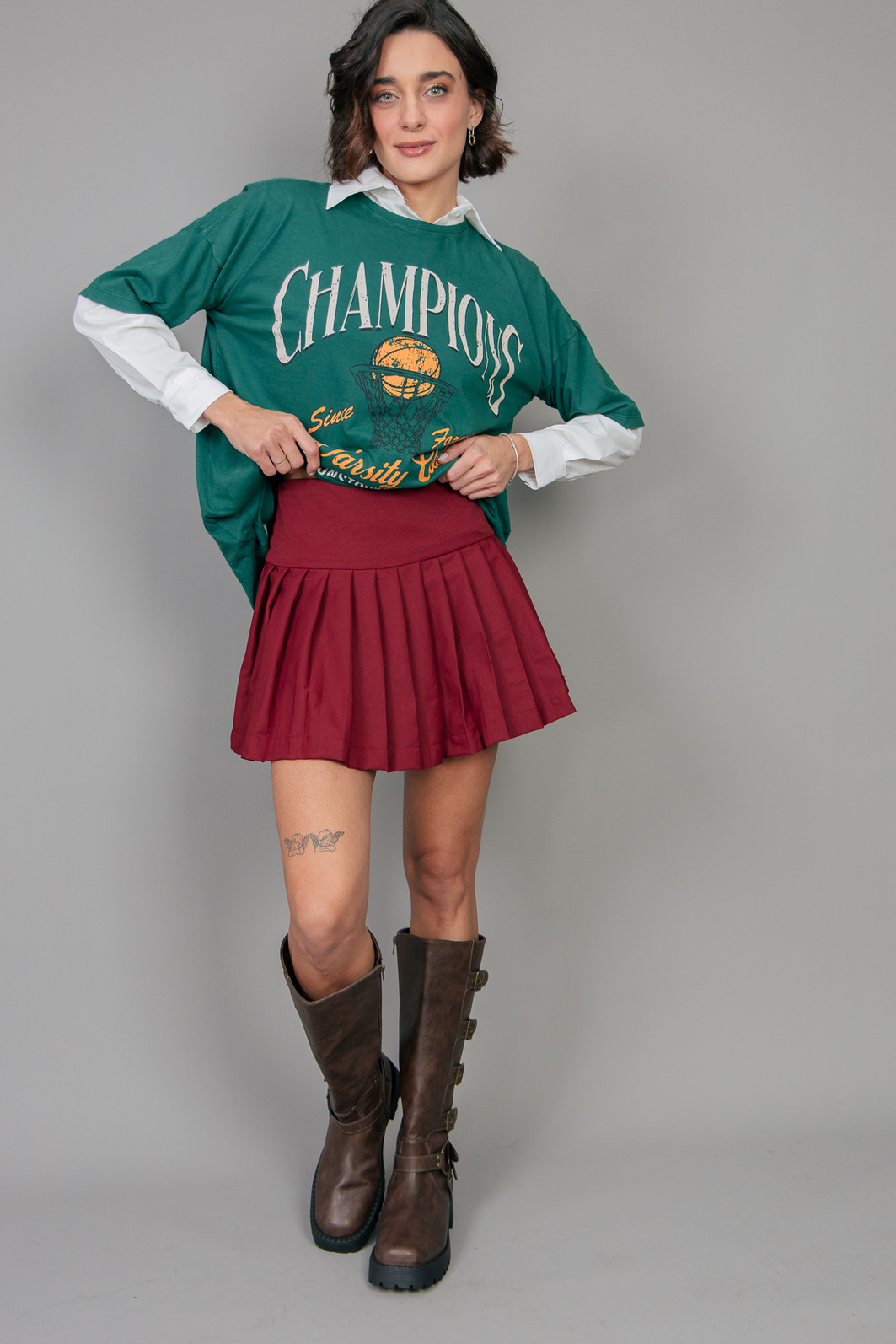 SHORT SAIA BORDÔ COM PREGAS