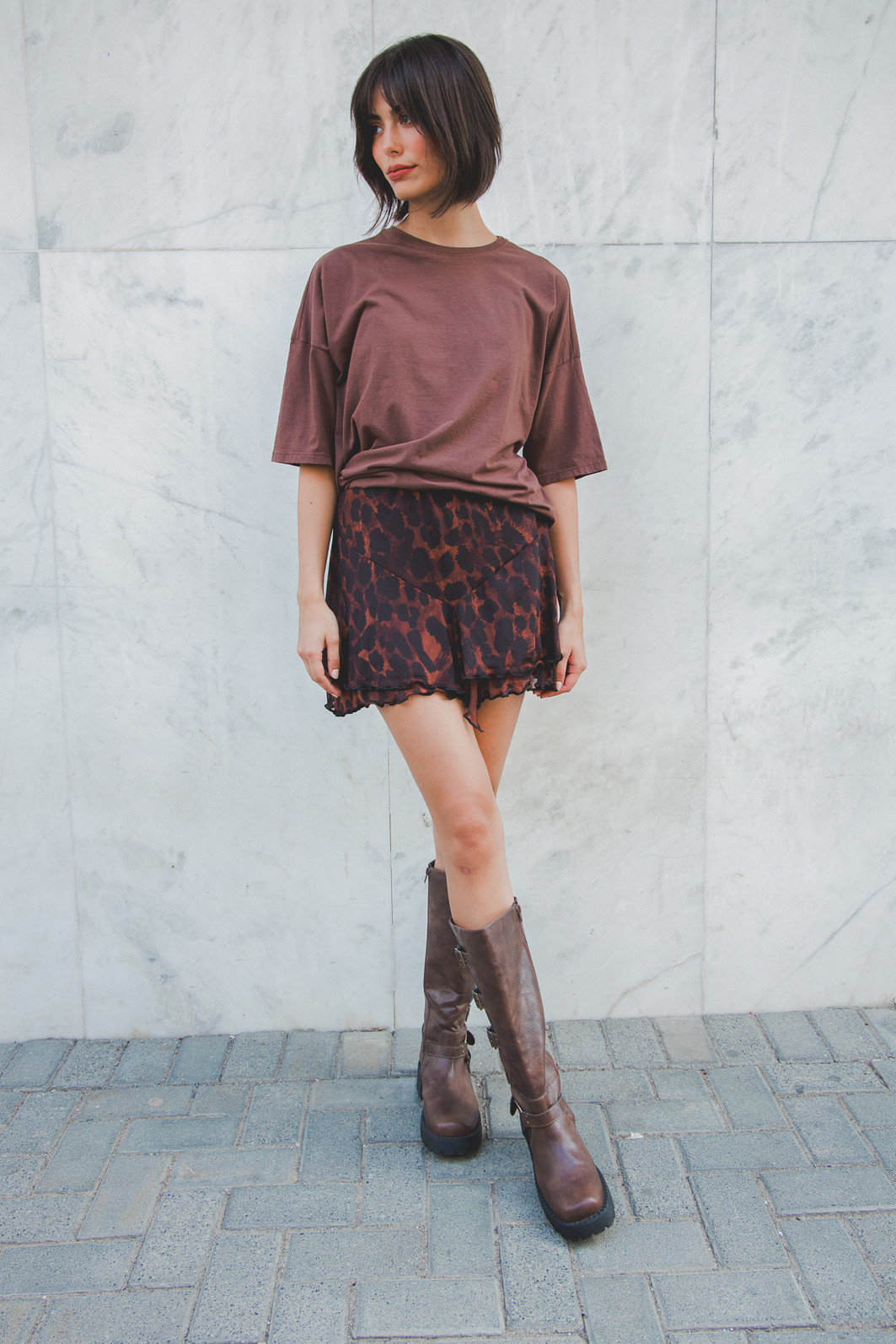 T-SHIRT OVERSIZED MARROM LISA BÁSICA
