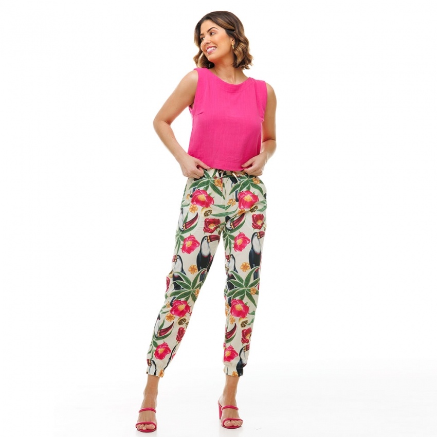 Calça Jogger com Bolso Tucano com Maracujá e Flores Pink