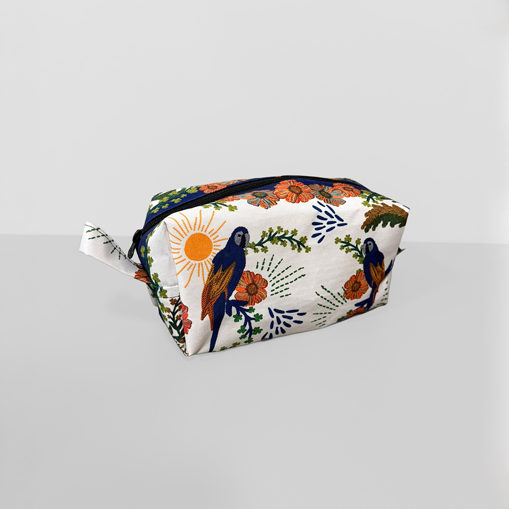 Necessaire Grande Arara Tropical Bordado Necessaire Grande Arara Tropical Bordado