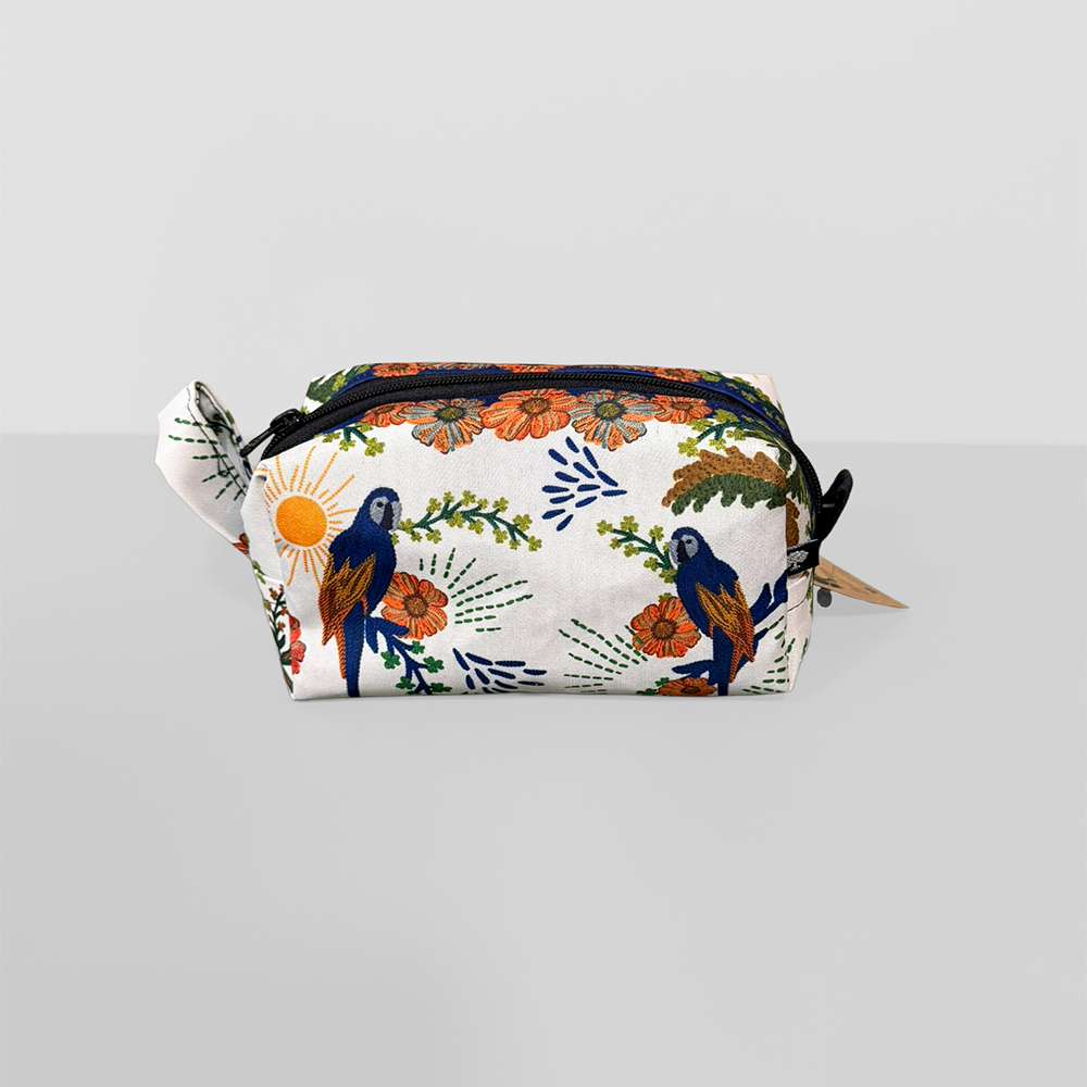 Necessaire Pequena Arara Tropical Bordado