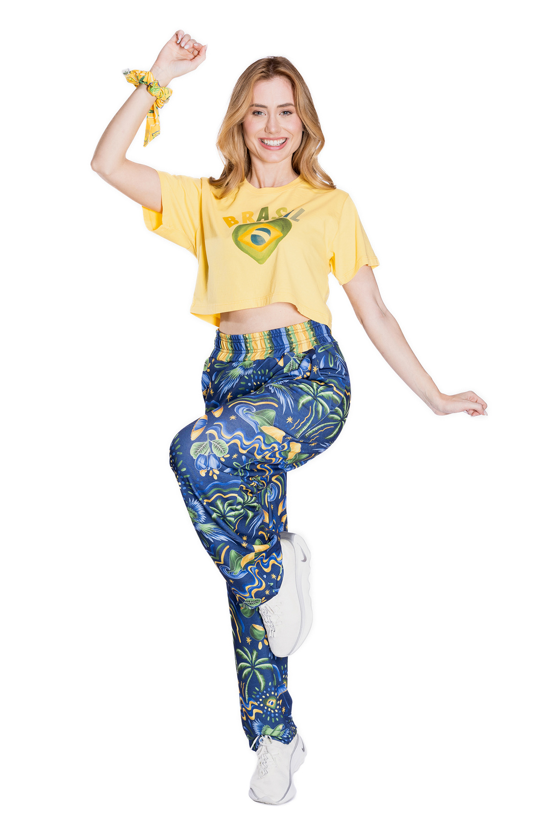 Calça Moletinho Semi Ampla Estampada Motivos Tropicais Brasil Calça Moletinho Semi Ampla Estampada Motivos Tropicais Brasil