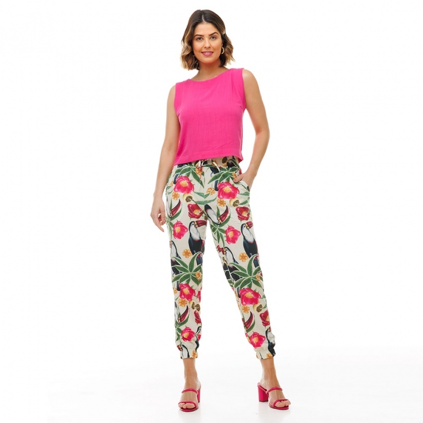 Calça Jogger com Bolso Tucano com Maracujá e Flores Pink