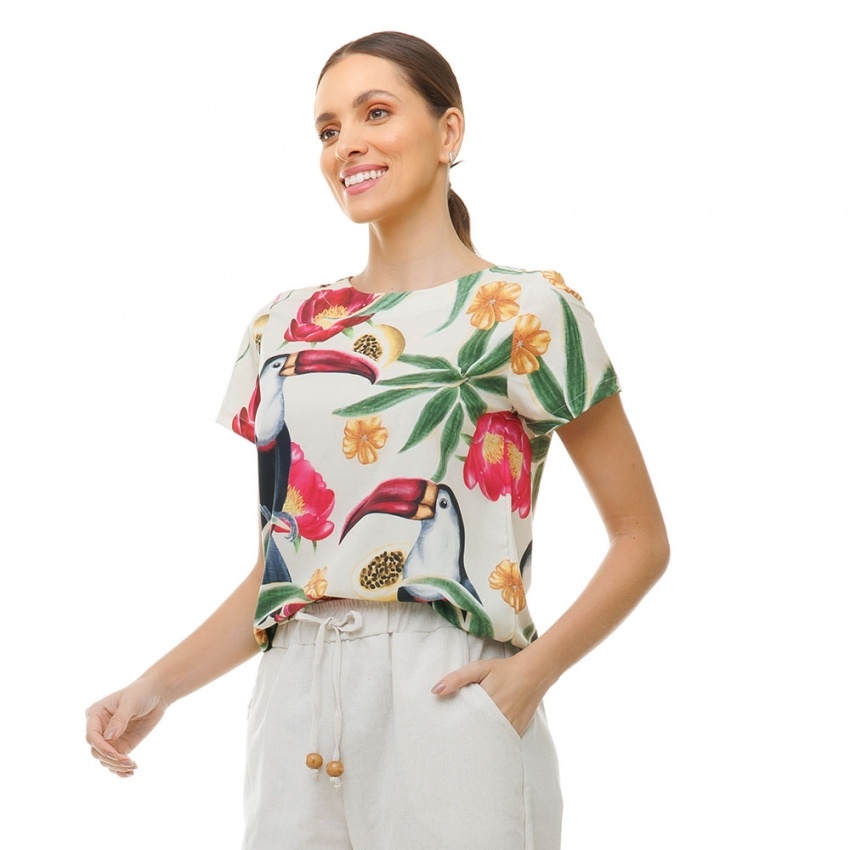 Blusa Atena Tucano com Maracujá e Flores Pink Blusa Atena Tucano com Maracujá e Flores Pink