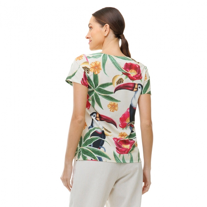 Blusa Atena Tucano com Maracujá e Flores Pink Blusa Atena Tucano com Maracujá e Flores Pink