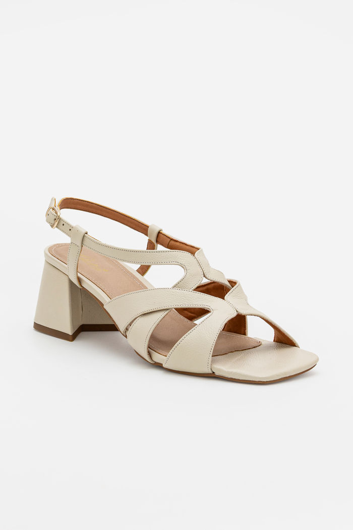 Sandália em Couro com Tiras Off White