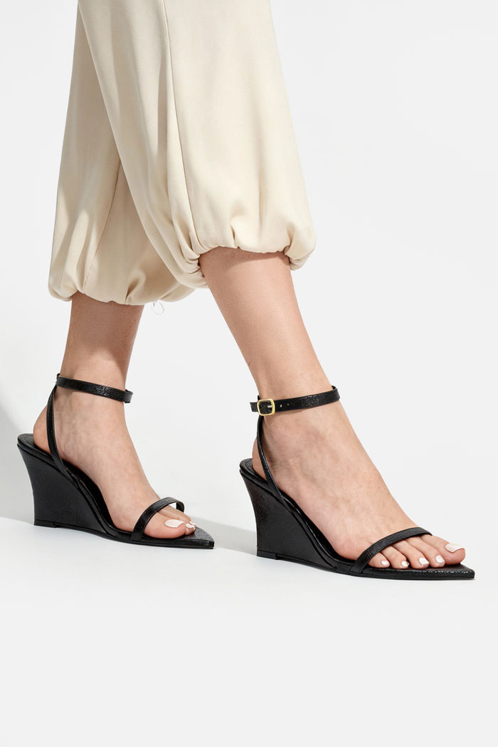 Sandália Anabela com Tira Fina Preto