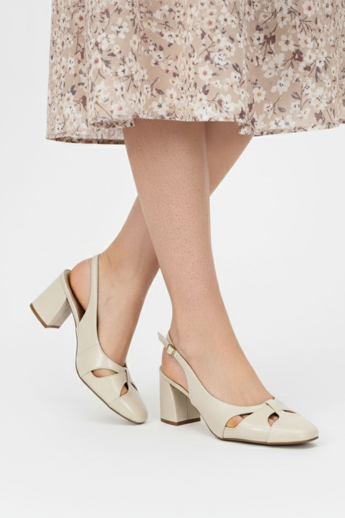 Chanel com Salto Bloco Elegante Off White