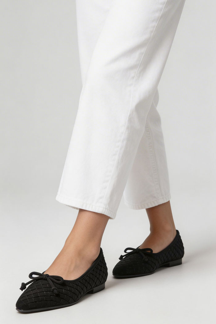 Sapatilha Trisse em Camurça Bico Fino Preta