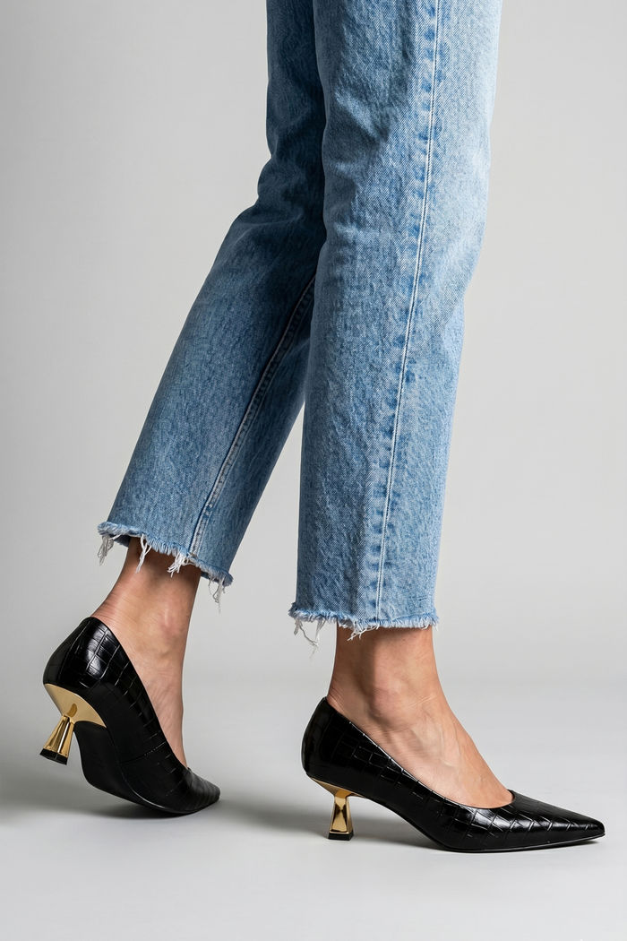 Scarpin em Croco Verniz com Salto Cromado Preto