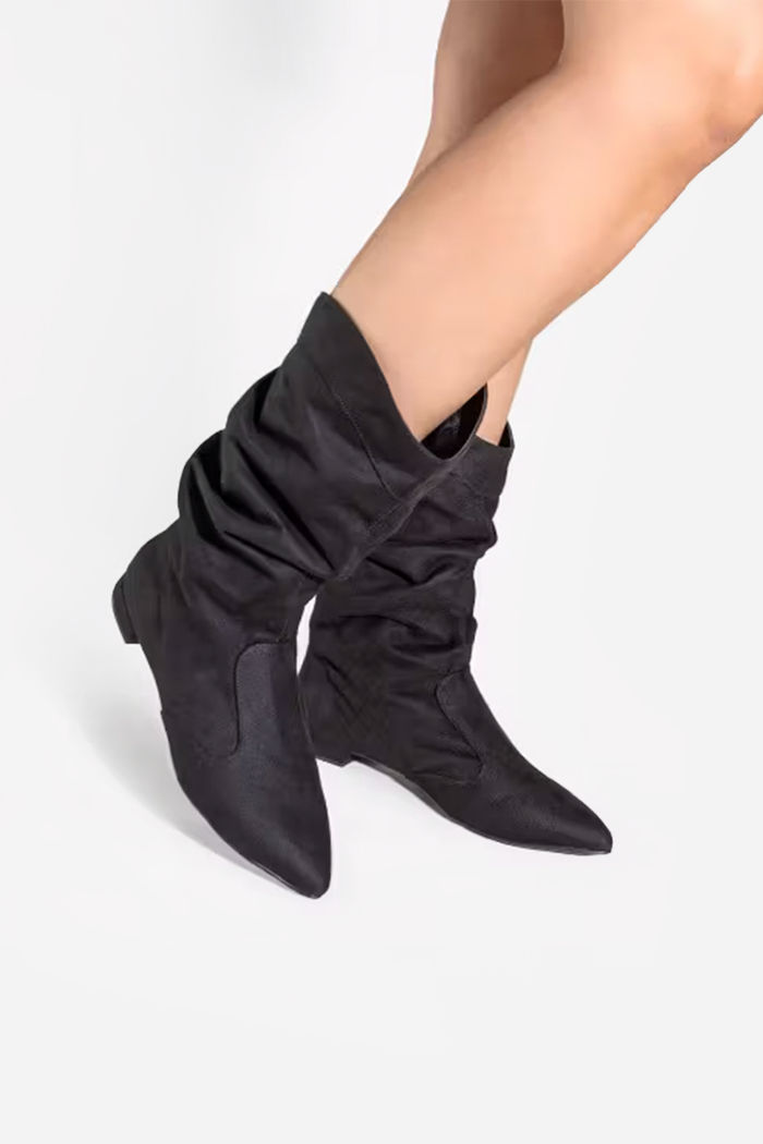Bota Slouch com Salto Baixo Preta