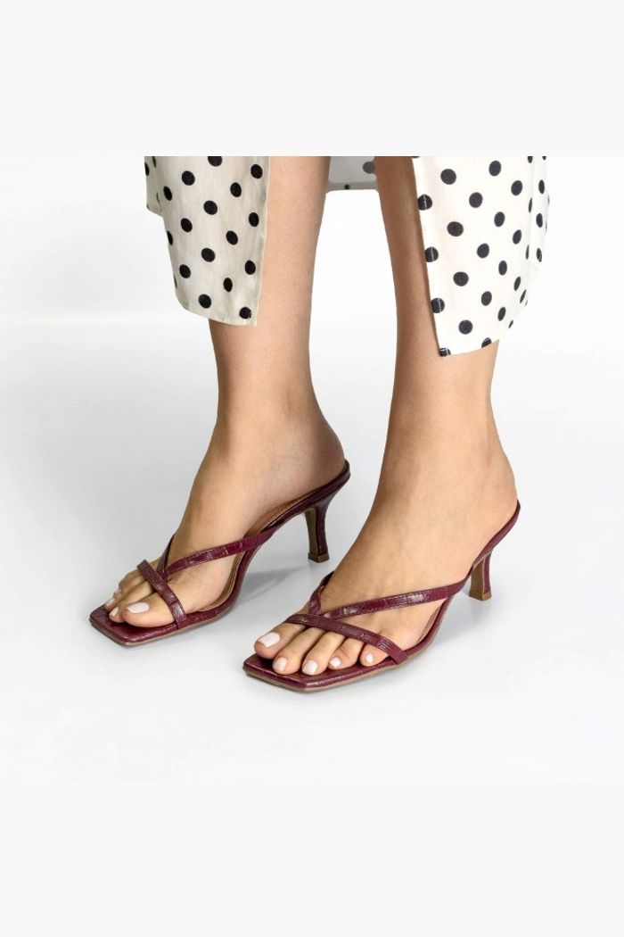Mule Tiras com Bico Quadrado Bordo