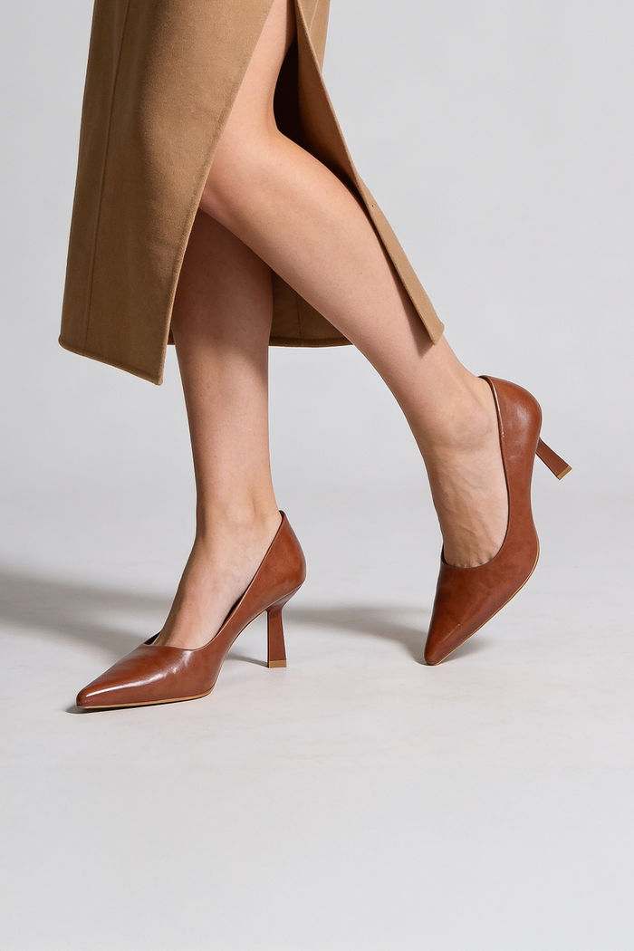 Scarpin Clássico com Salto Geométrico Tostado