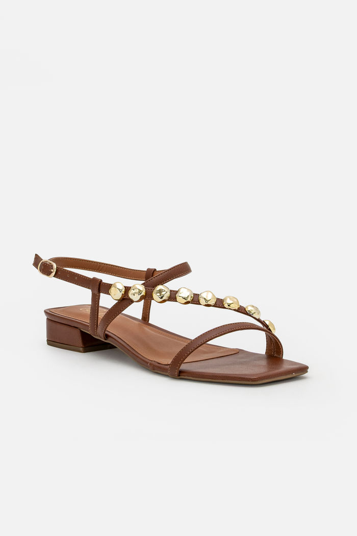 Sandália Baixa com Enfeites Metálicos Tostado