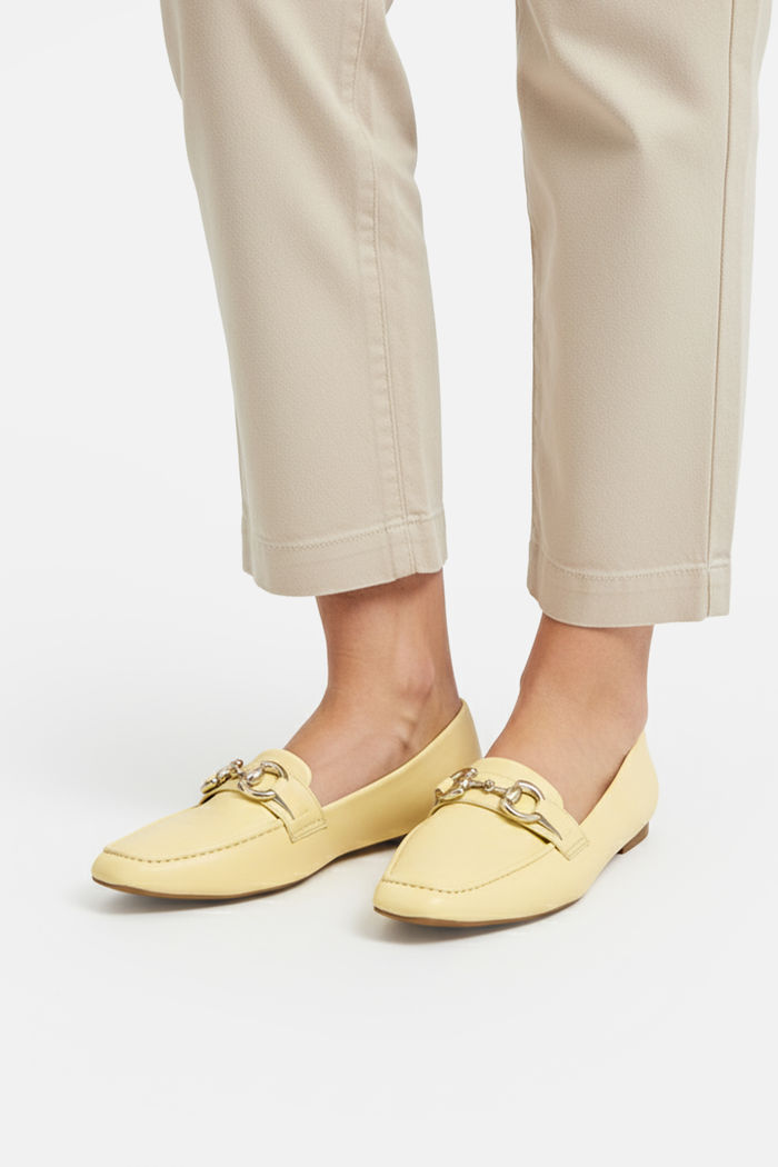 Mocassim Com Enfeite Bico Quadrado Amarelo