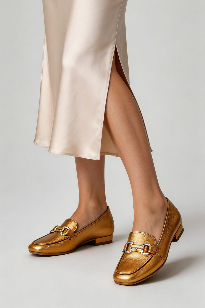 Mocassim em Couro com Fivela Imponente Bronze