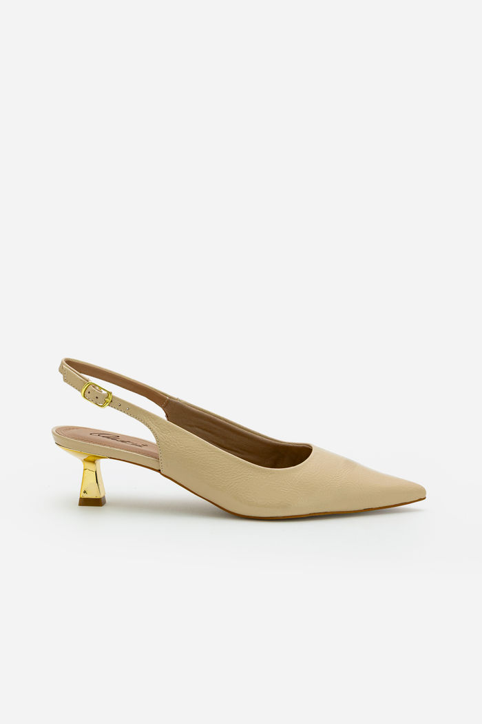 Chanel em Verniz com Salto Cromado Amêndoa