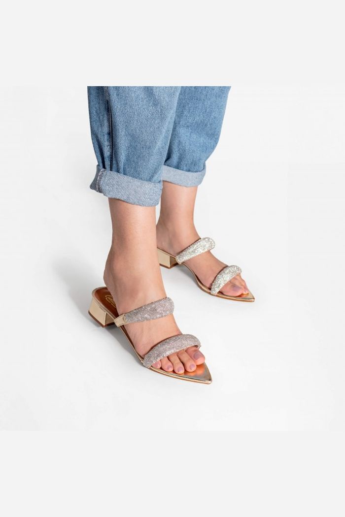 Mule Tiras com Brilhos e Salto Baixo Ouro Light