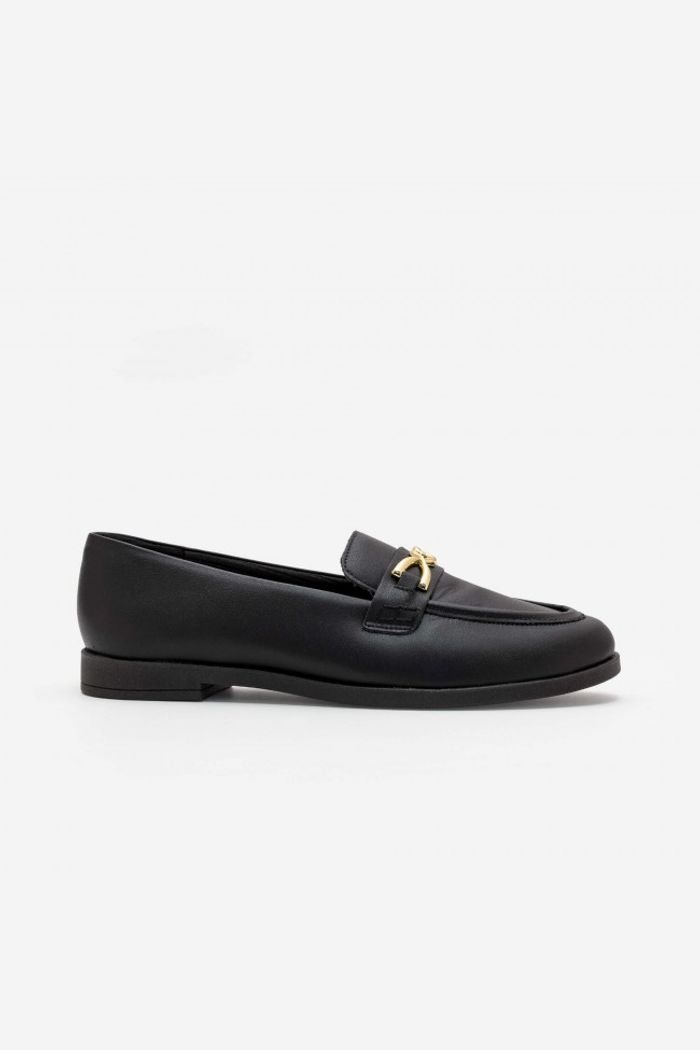 Mocassim Croco em Couro Enfeite Preto