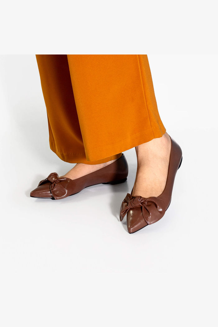 Sapatilha Elegante com Laço Café