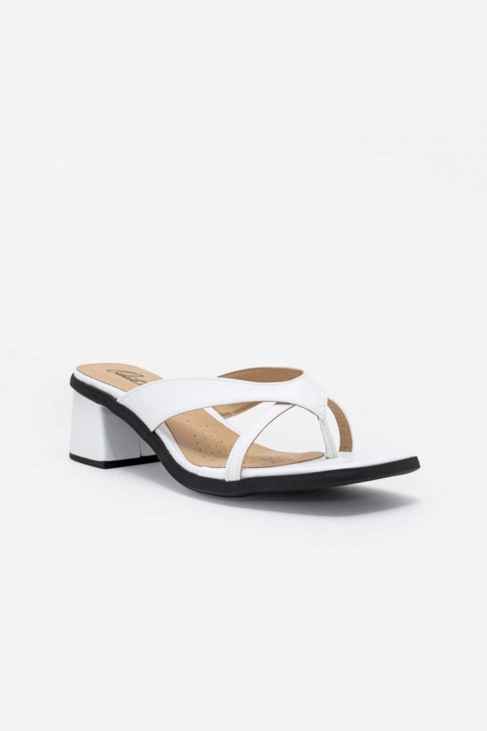 Mule com Dedo e Salto Bloco Off White