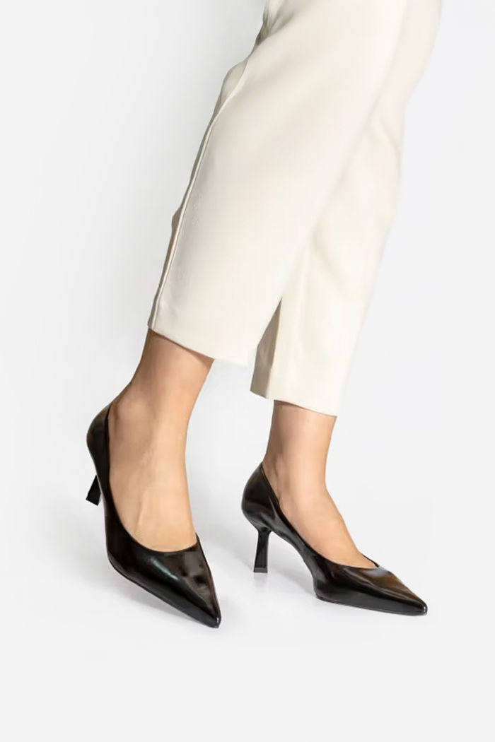 Scarpin Clássico com Salto Geométrico Preto
