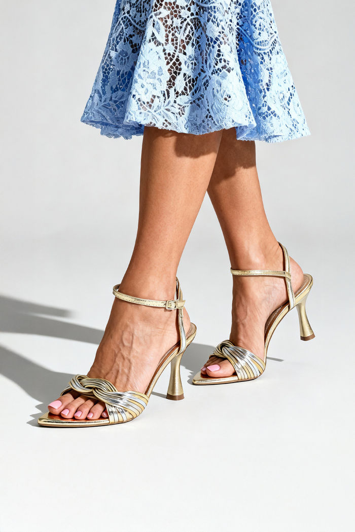 Sandália com Tiras Delicadas e Salto Taça Champagne