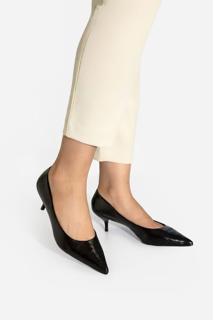 Scarpin Clássico com Salto Fino Preto